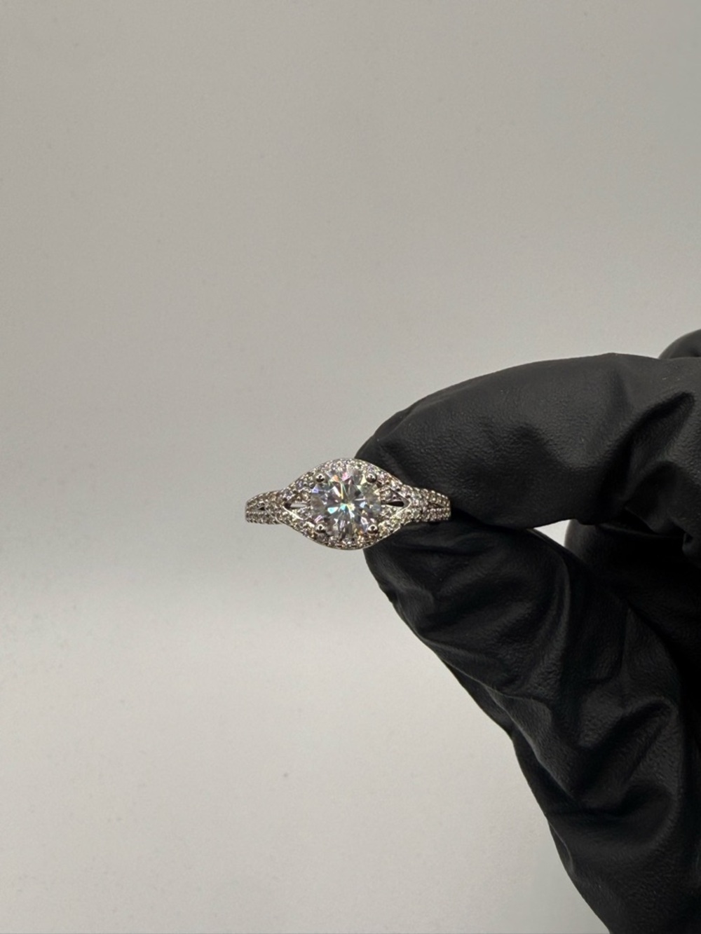 VVS1 Moissanite Engagement Ring 1ct 925 sterling silver Oval Halo Style